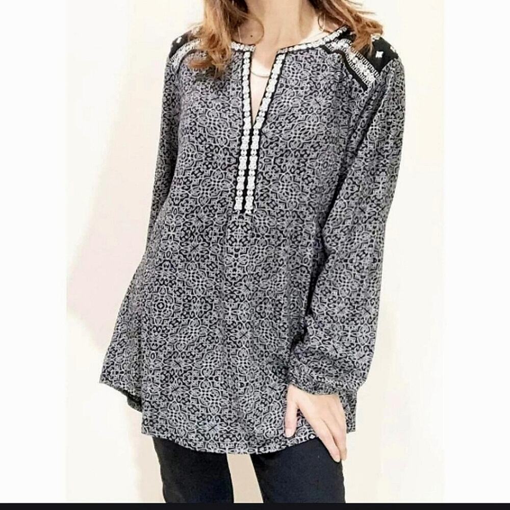 NEW Lucky Brand Embroidered Yoke Boho Floral Long Sleeve V-Neck Boho Peasant Top